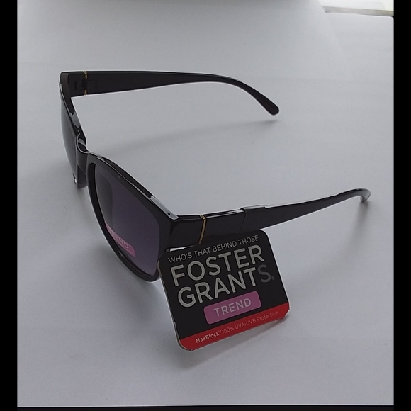 NWT Classic Trendy Black Foster Grant Sunglasses - Picture 3 of 4